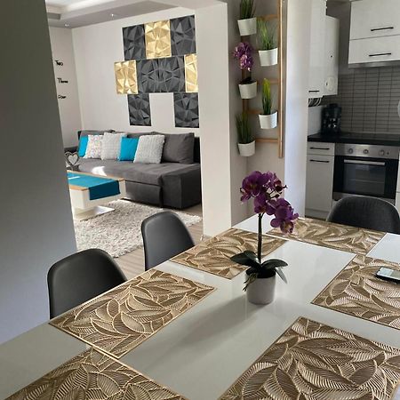 Gabrielle2 apartman Debreţin Exterior foto