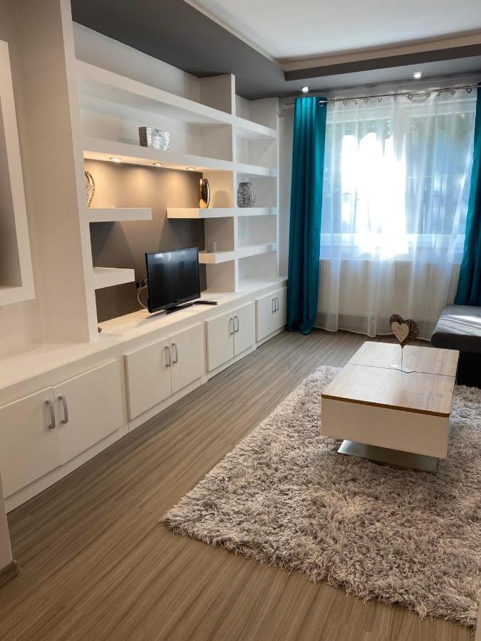 Gabrielle2 apartman Debreţin Exterior foto